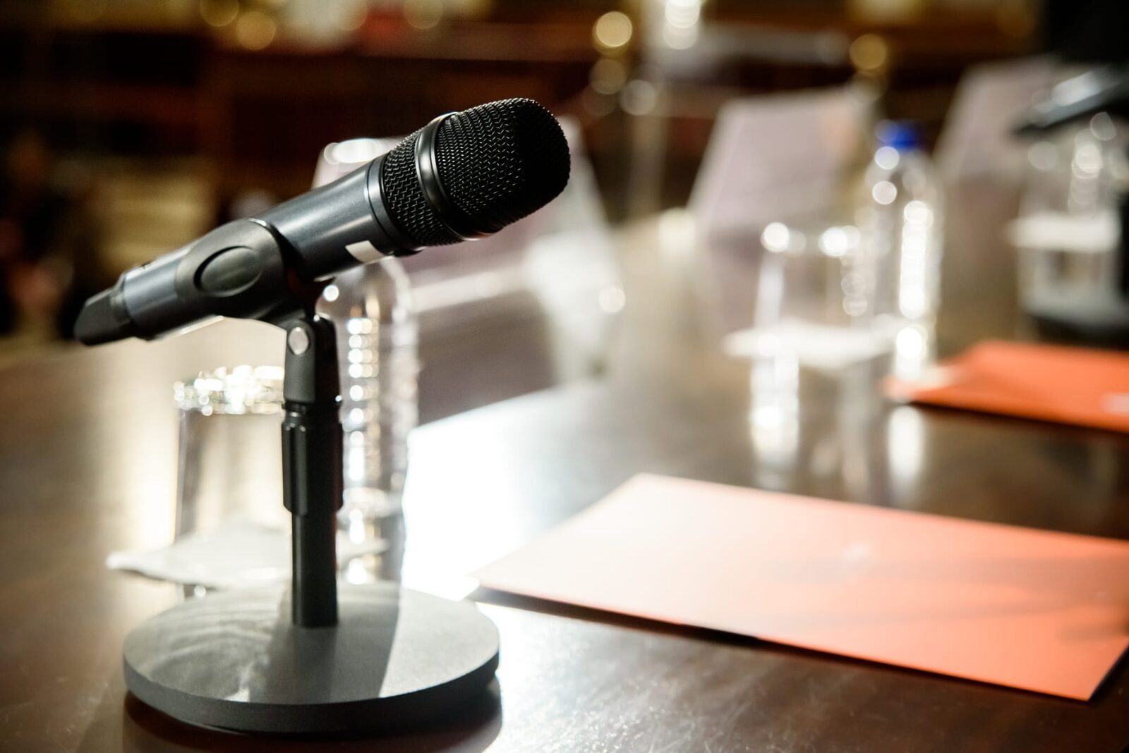 Microphone on a top table